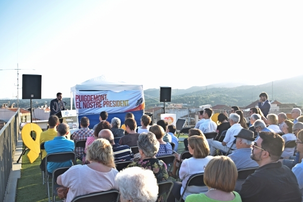Aproximadament, 120 persones han assistit a l'acte de presentació a la terrassa del Mirador