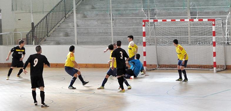 Una jugada assajada de falta va donar dos gols a l'Athlètic. A la foto la del quart gol del partit.
