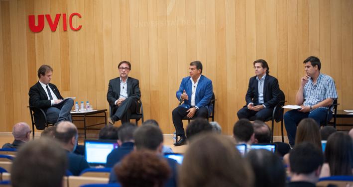 Cornet, a la dreta, al debat de candidats a la UVIC