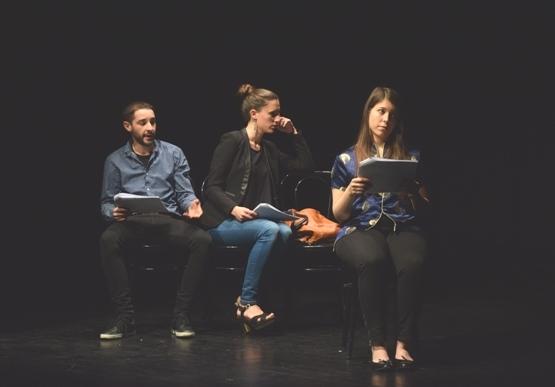 Els actors durant l'escena dins un taxi