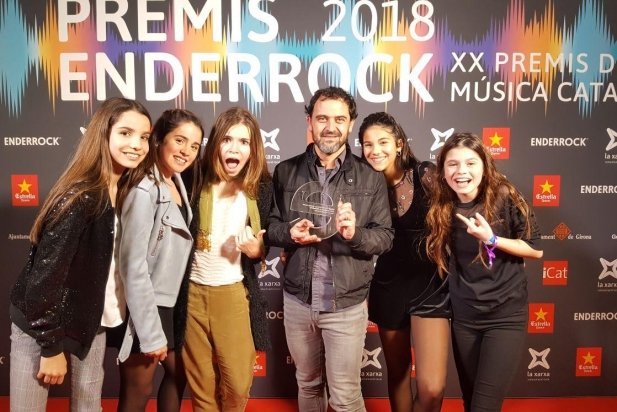 El grup Macedònia rep el premi a Millor Disc per a públic familiar 2017. 