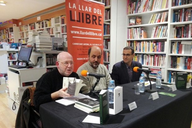 Carbonell, Badal i Giménez durant la presentació del llibre, dimarts passat.  || j.g._617x412
