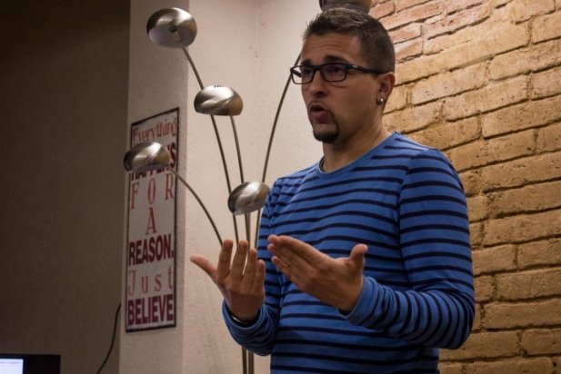 L'autor, Enric Ortega, en la presentació del llibre dimecres passat _617x412