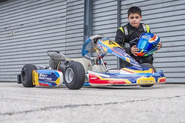 Arnau Safont amb el seu kart al Circuit d'Osona._617x412