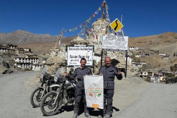 Edu Cots i Carles Humet al Himàlaya amb les seves motos._617x412
