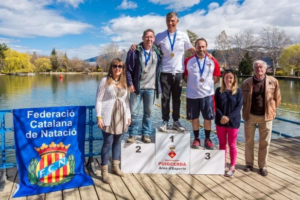 Víctor Galve al tercer esglaó del podi del Pyrennes Ice Swimming. _617x412