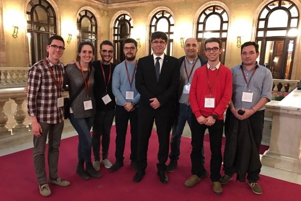 Els integrants del PDeCAT amb el president de la Generalitat, Carles Puigdemont_617x412