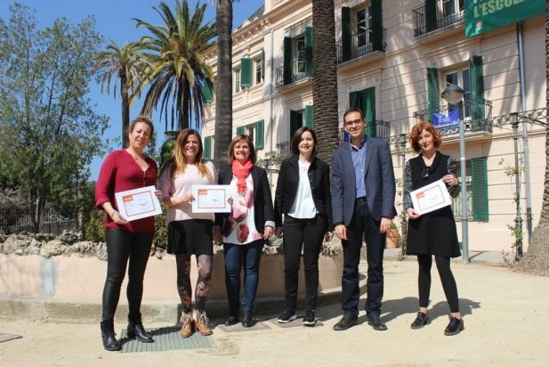 Els premiats amb l'alcalde, Ignasi Giménez, i la regidora Anna Màrmol_617x412
