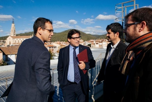 El delegat del govern de la Generalitat, Miquel Àngel Escobar, amb l'alcalde_617x412