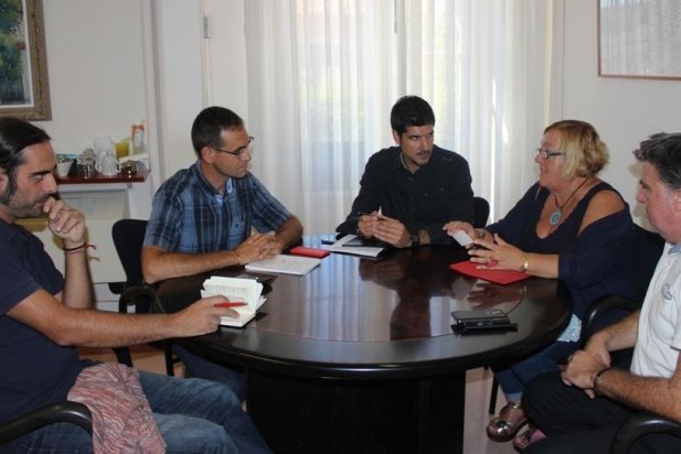 Aquest divendres s'han reunit responsables de Correos amb l'alcalde de la vila i el 1er tinent d'alcalde_617x412
