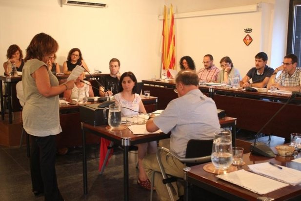 Lectura del manifest del Ripoll a càrrer de Maria Rosa Martín_617x412