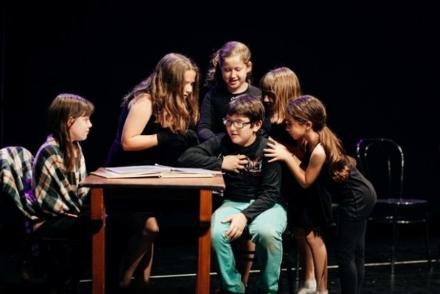 L'actuació dels alumnes de teatre musical 'Roald Dalh'_617x412