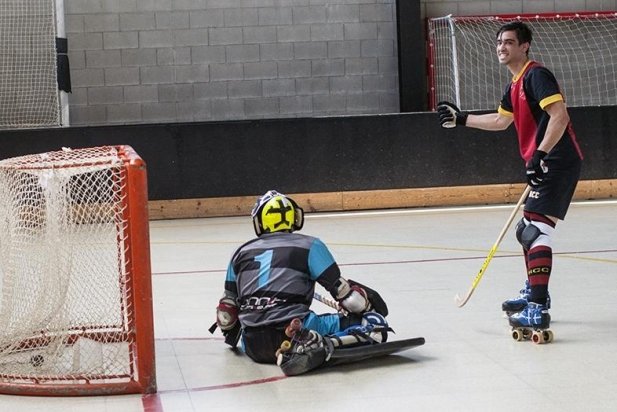 Joel celebra el vuitè gol de l'HC Castellar_617x412