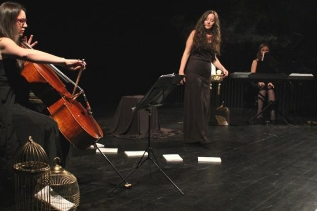Sánchez, Gutiérrez i Farràs durant el recital poètic i musical _617x412