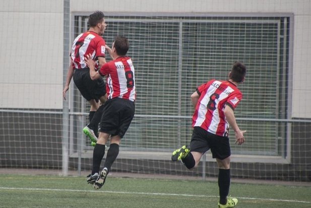 La imatge de Jairo Díaz celebrant un gol a l'últim minut es torna a repetir_617x412