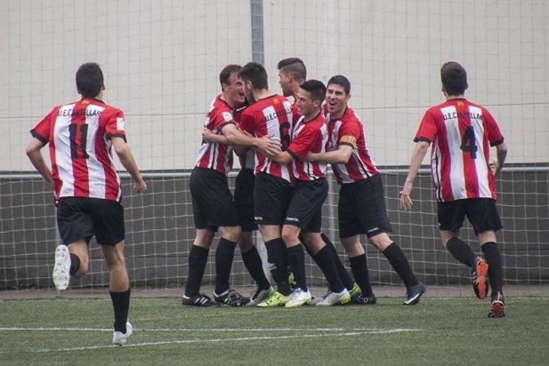 Els jugadors de la UE Castellar celebren el primer gol de Jairo_617x412