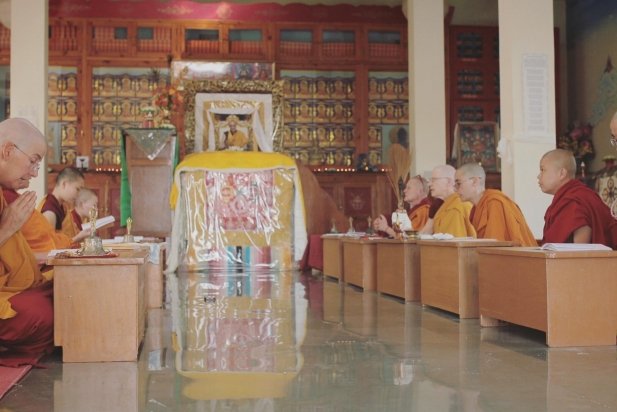 Ngawang Yangdrön, al monestir, ja ordenada_617x412