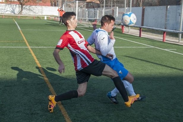 David López ho va intentar tot a la primera part per aconseguir el gol_617x412