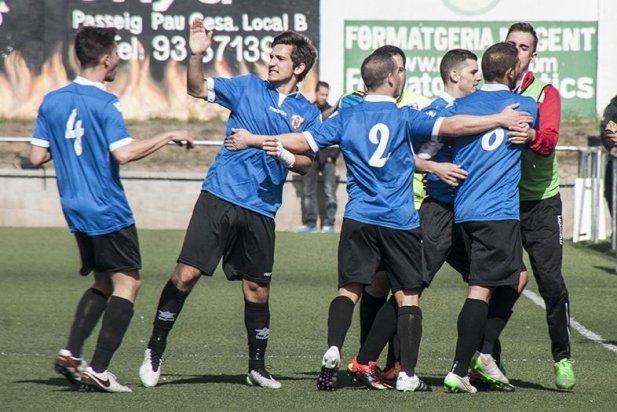 Celebració del primer gol de la UE Castellar_617x412