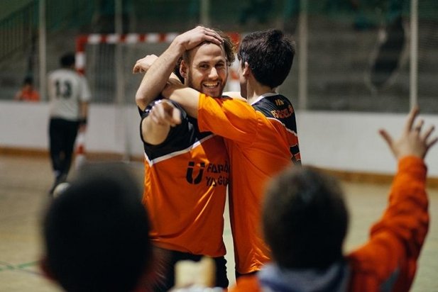 Iván Sequera dedica el gol als jugadors de la pedrera_617x412