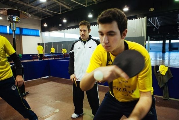 Jordi Morales en l'entrenament tècnic de tennis taula_617x412