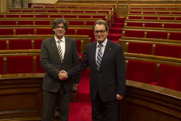 Carles Puigdemont i Artur Mas al Parlament després de la investidura del primer_617x412