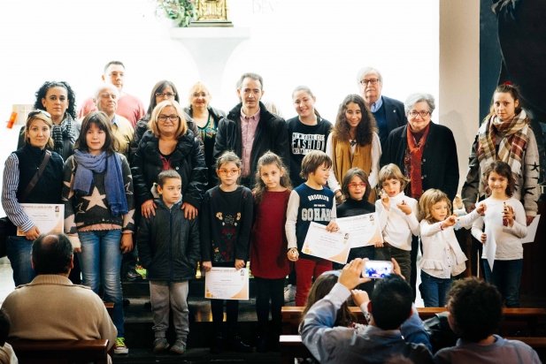 Els premiats del 73è Concurs de Pessebres amb alguns dels membres del Grup Pessebrista_617x412