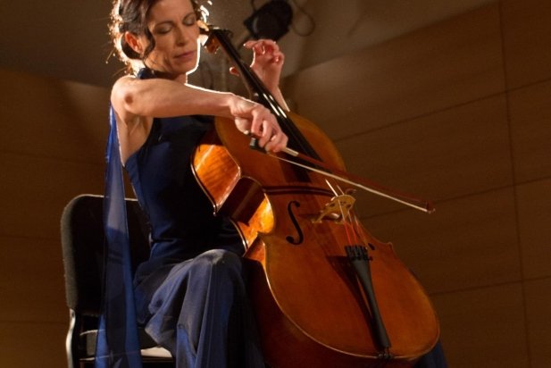 Montse Germán en un moment de la pel·lícula 'Sonata per a violoncel'_617x412