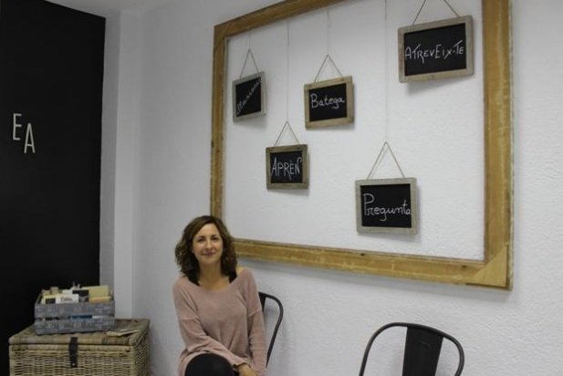 Sònia Gatell, directora d'Espaiart, a la secretaria del centre_617x412