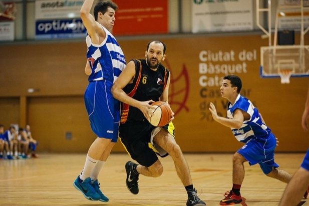 Els triples de Pau Viladomat al segon quart han catapultat al CB Castellar cap a la victòria_617x412