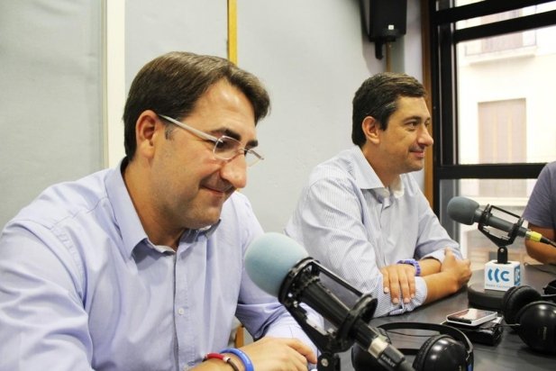 El president del PP de Castellar, Antonio Carpio, amb el candidat número 3, Antonio Gallego_617x412