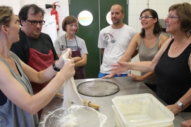 Vuit persones van participar en el taller de pizzes de Discactiva't_617x412