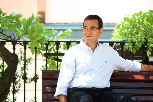 L'alcalde Ignasi Giménez, als Jardins del Palau Tolrà_617x412
