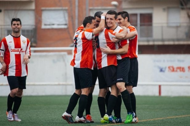Els jugadors de la UE Castellar celebrant un gol al Pepín Valls, en una foto d'arxiu_617x412
