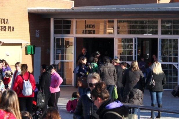 Centre de primària Mestre Pla, al final de la jornada escolar, dimarts passat_617x412