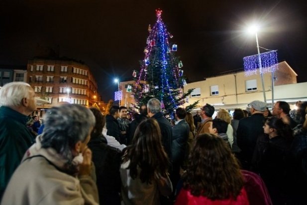 L'encesa de l'arbre de Nadal de Comerç Castellar_617x412