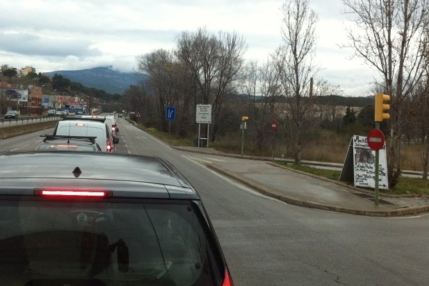 Cues a l'entrada de Castellar, a primera hora de la tarda_617x412