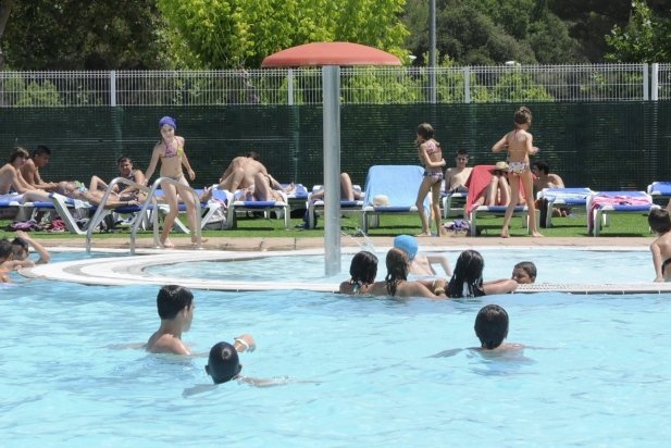 La piscina ha estat una de les opcions per suportar la calor_617x412