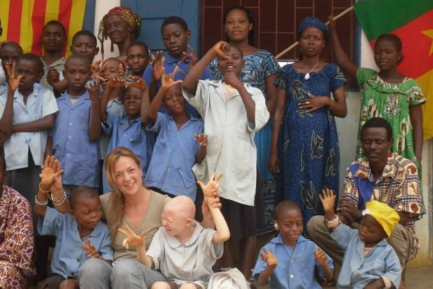 Escola de sords IMSHA  al Camerun amb membres de l'ONG Codes Cam_617x412