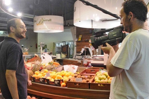 L'equip del Karakia grava al Sandri al Mercat Municipal_617x412