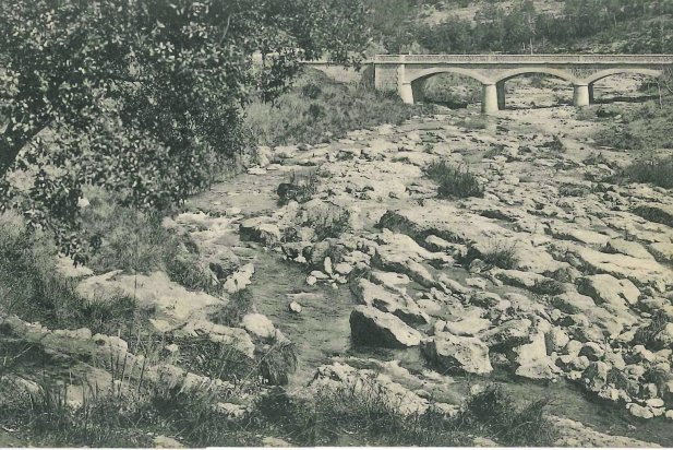 Una imatge de principis del segle XX del pont del Pinetó 