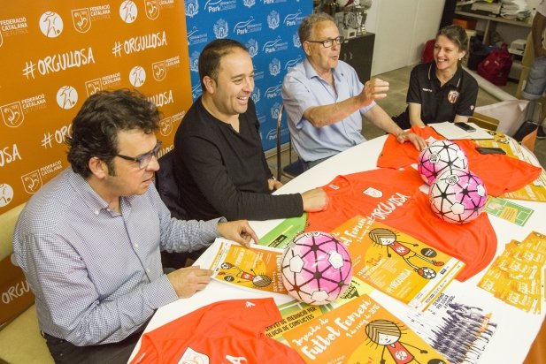 Moment de la presentació de la jornada del futbol femení.