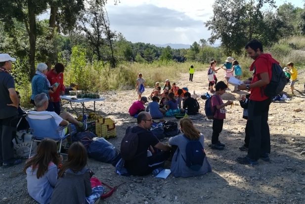 Descans a la zona de jocs, al tram final de la 57a Marxa Infantil de Regularitat. ||M. A.