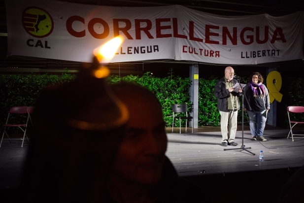 Anton Carbonell va llegir el Manifest per la llengua. || QUIM PASCUAL