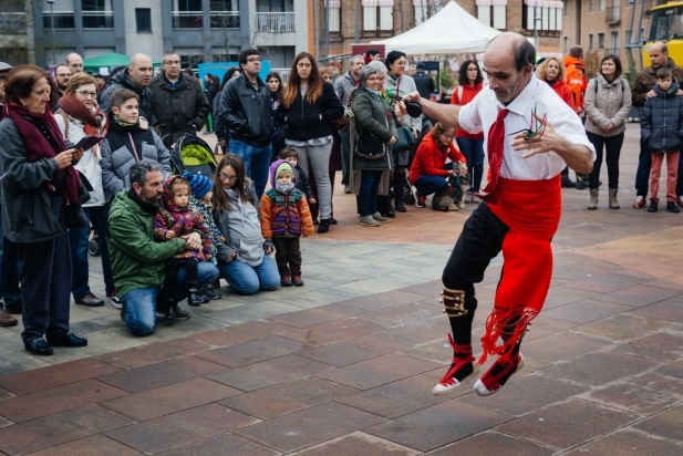 Actuació del Ball de Gitanes, a la plaça del Mirador - Q.Pascual