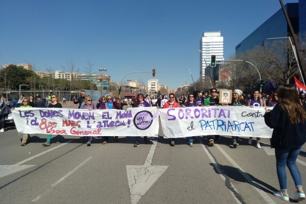 Pancartes de Les Carnera a la manifestació de Sabadell