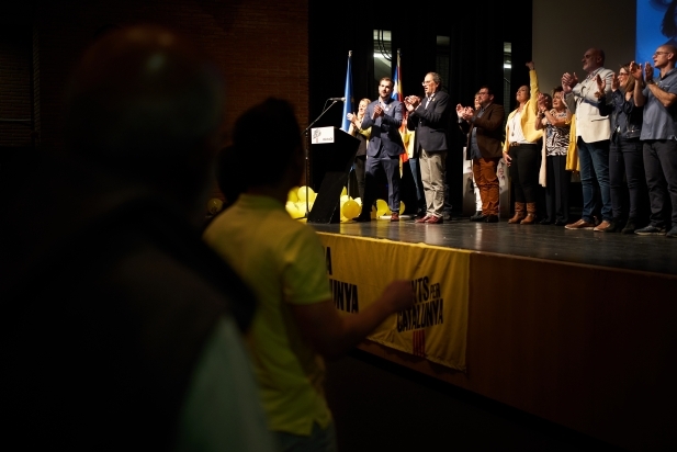 L’himne de Catalunya va posar el punt final a l’acte amb l’auditori dret cantant ‘Els segadors’
