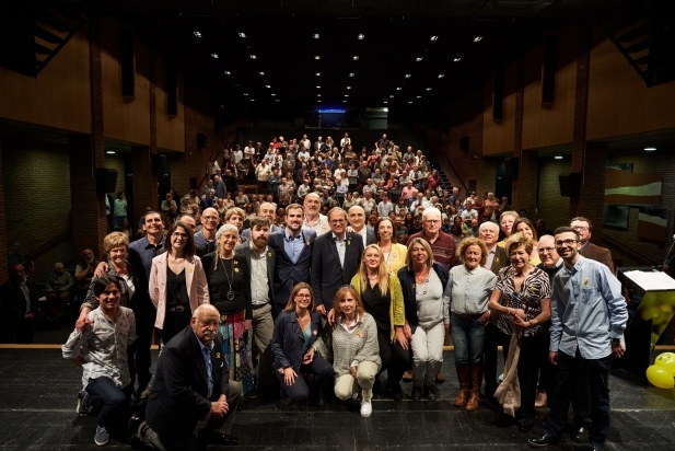 Foto de família per enviar-la als presos polítics