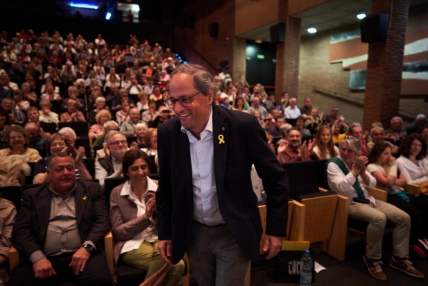 Quim Torra va pujar a l’escenari als crits de ‘president, president’ / Q. PASCUAL