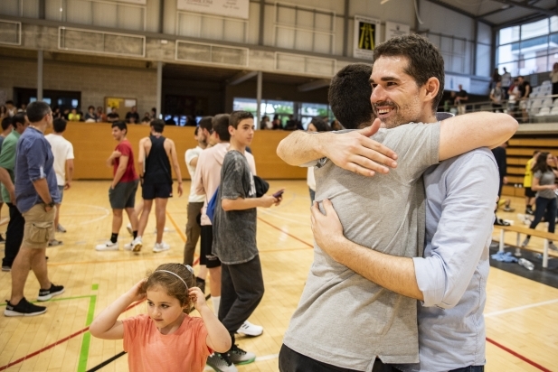 Raúl Jodra celebra la victòria amb el seu auxiliar Itai Levi